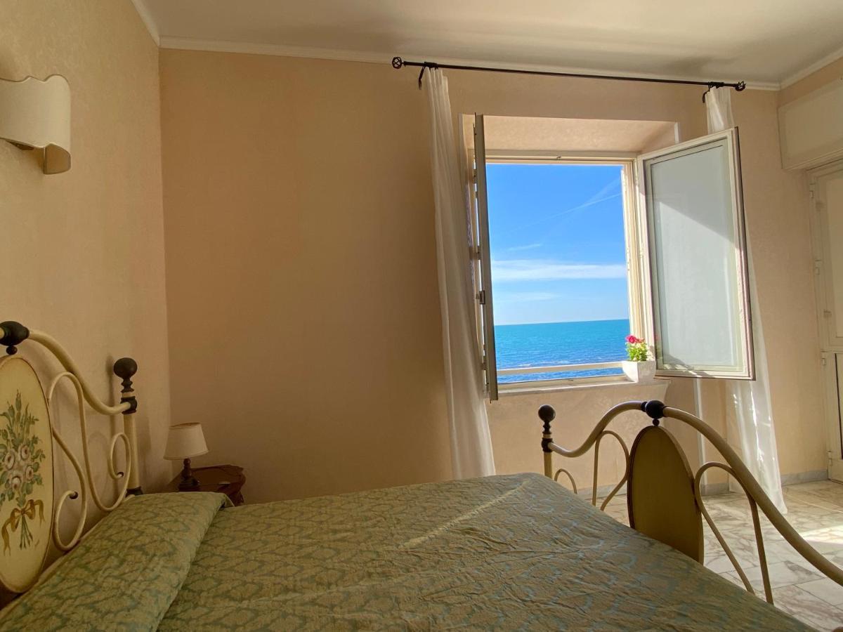 Hotel Le Najadi Санта-Маринелла Экстерьер фото