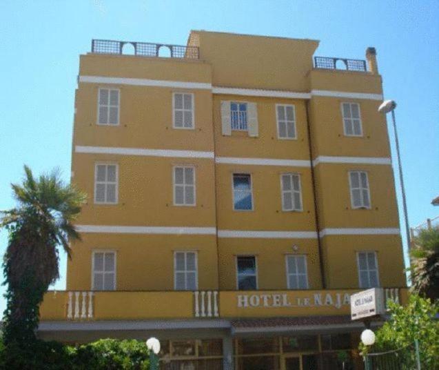 Hotel Le Najadi Санта-Маринелла Экстерьер фото
